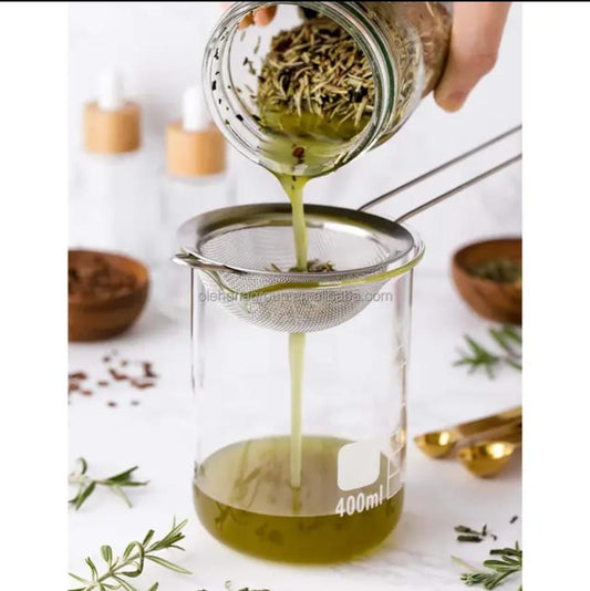 Theloue Luxe Oils – Handmade Natural Hair Treatment Oil (4oz)
Strength • Growth • Shine • Scalp Care